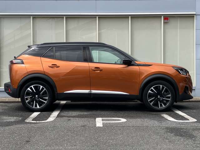 Peugeot SUV e-2008 8
