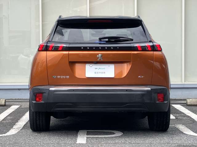 Peugeot SUV e-2008 9