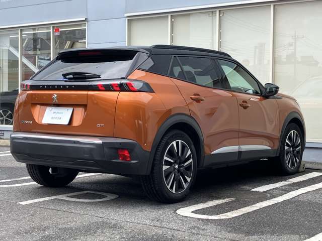 Peugeot SUV e-2008 10
