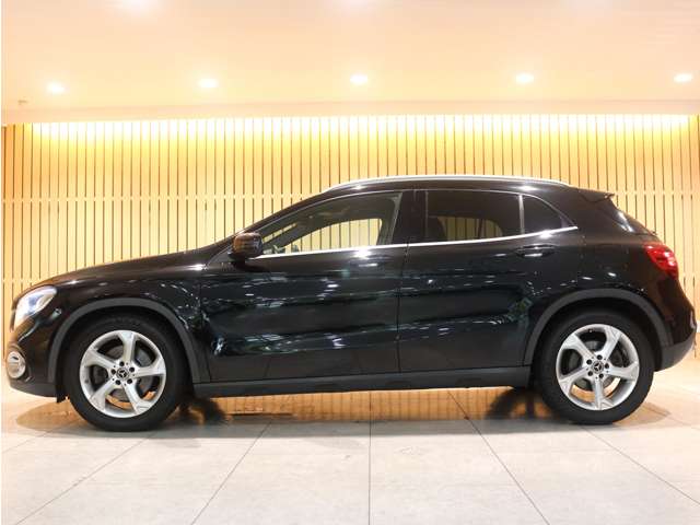Mercedes-Benz GLA-Class 12