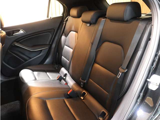 Mercedes-Benz GLA-Class 6
