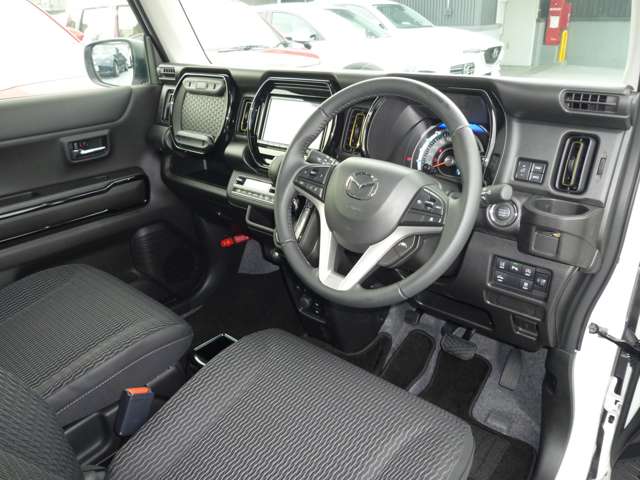 Mazda Flair Crossover 4