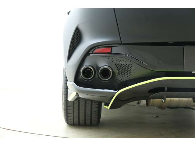 Aston Martin DBX 12