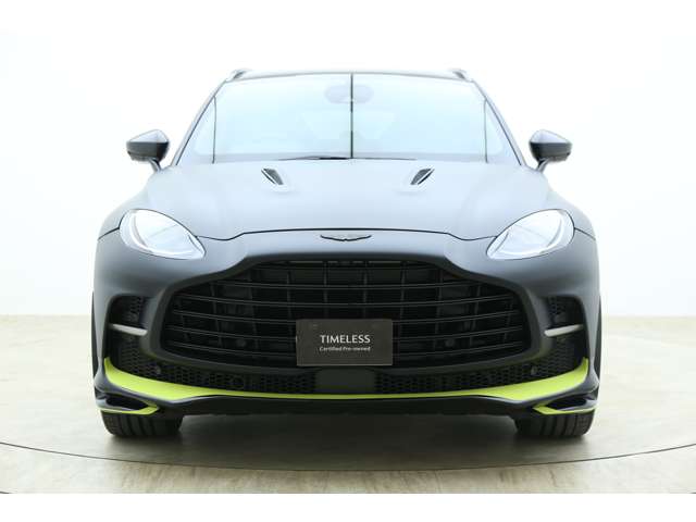 Aston Martin DBX 4