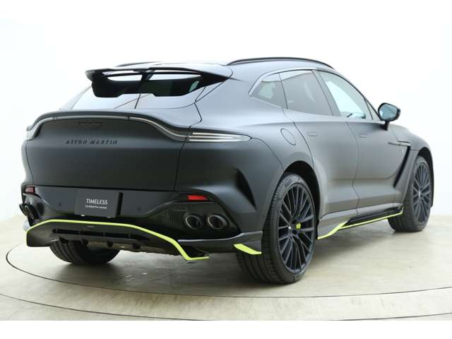 Aston Martin DBX 7