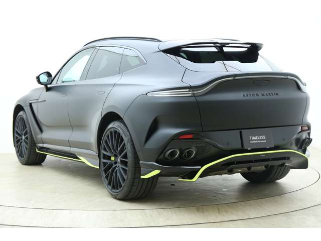 Aston Martin DBX 9