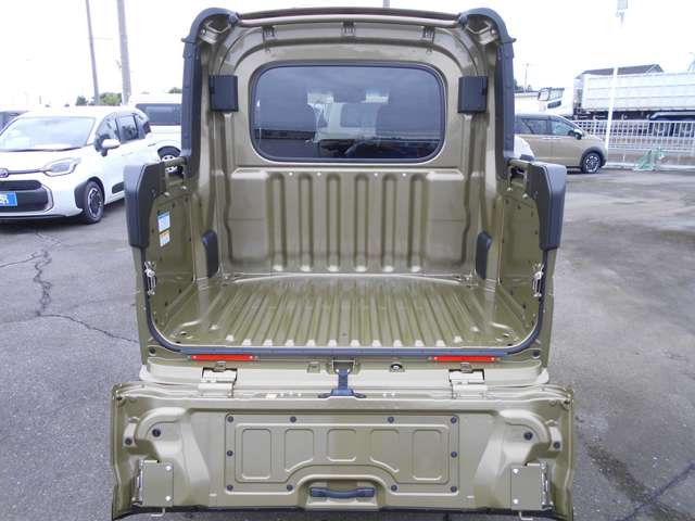 Daihatsu Hijet Deck Van 12
