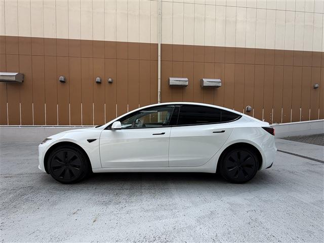 Tesla モデル3 9
