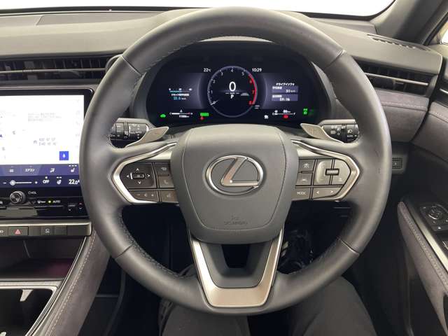 Lexus LBX 12