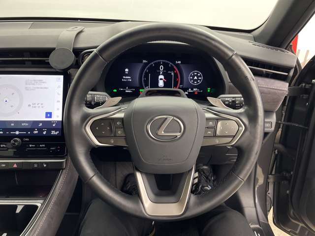 Lexus LBX 11