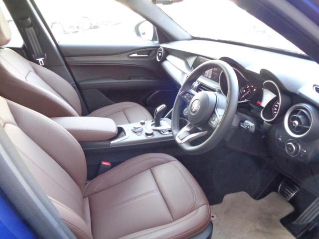 Alfa Romeo Stelvio 12