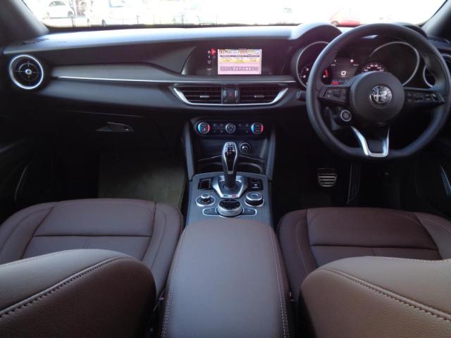 Alfa Romeo Stelvio 10