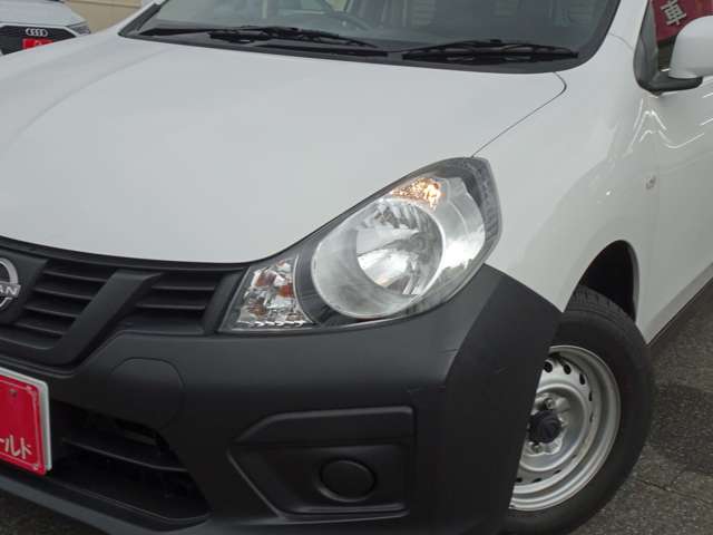Nissan AD 12