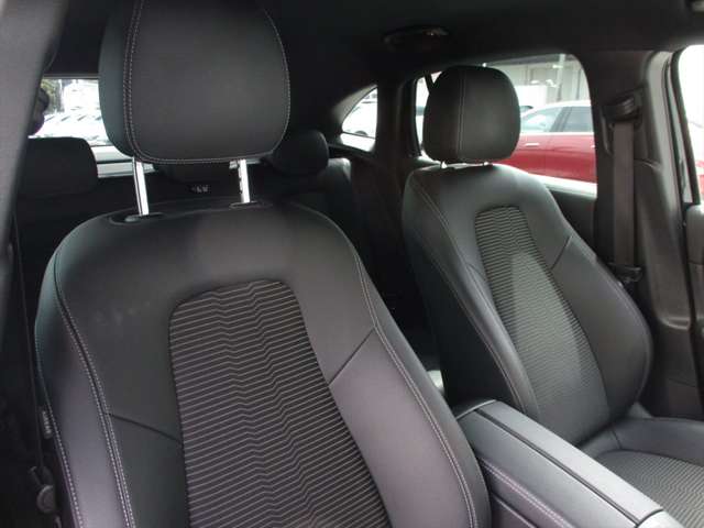 Mercedes-Benz GLA-Class 12