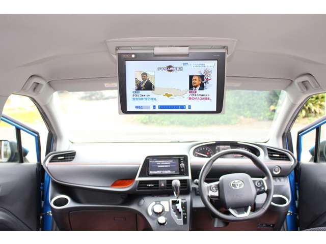 Toyota Sienta 2