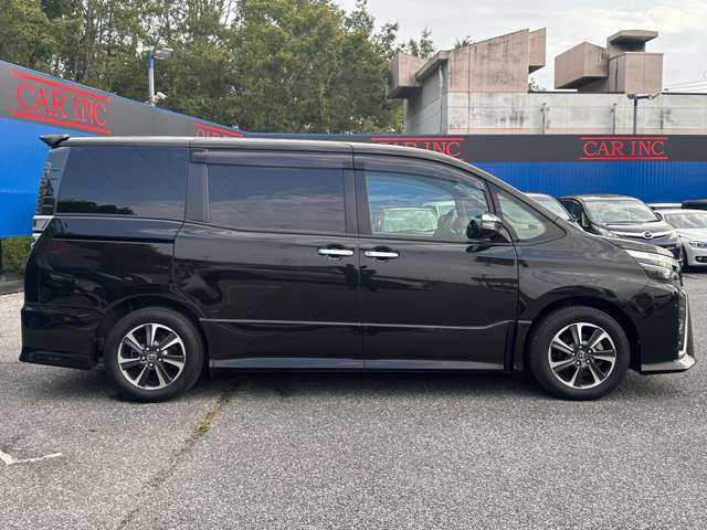 Toyota Voxy 8