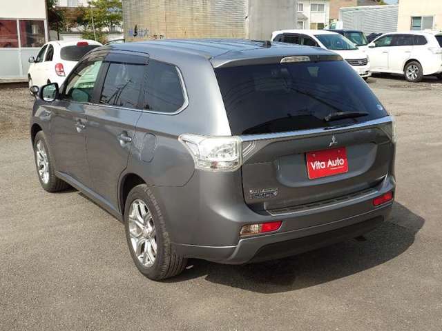 Mitsubishi Outlander PHEV 12