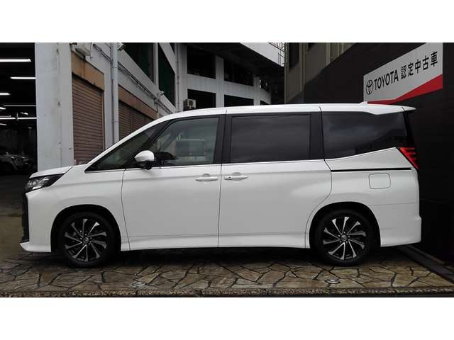 Toyota Noah 4