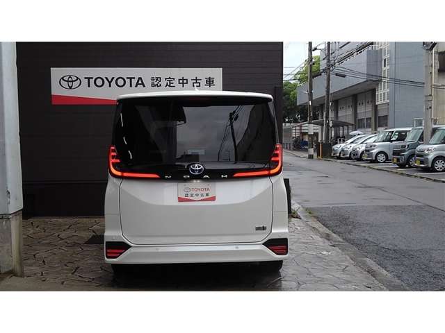 Toyota Noah 6
