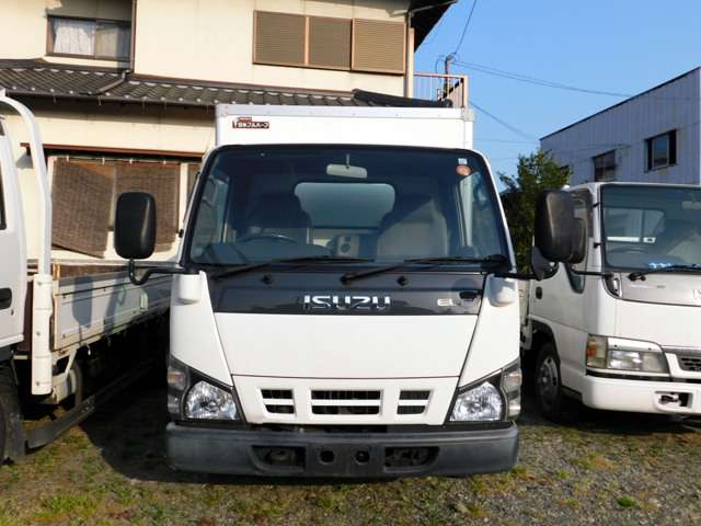 Isuzu Elf 2