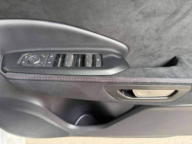 Lexus LBX 8