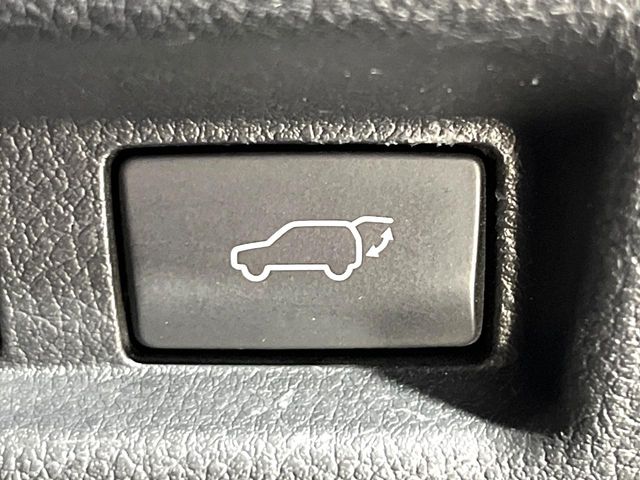 Lexus UX 8