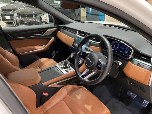 Jaguar F-Pace 2