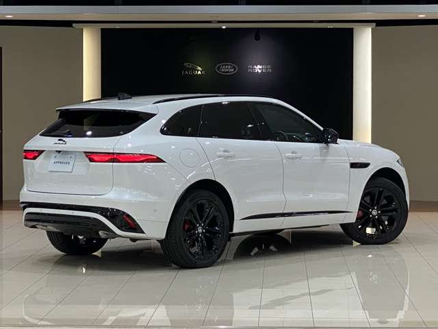 Jaguar F-Pace 8