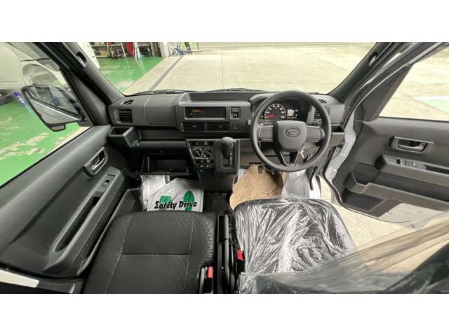 Daihatsu Hijet Cargo 6