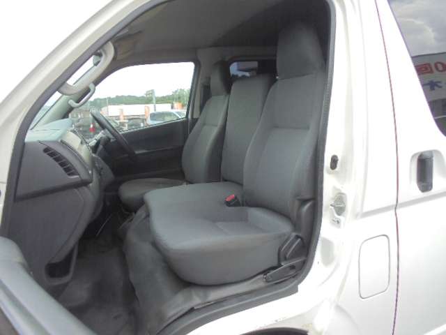 Toyota Regius Ace 5