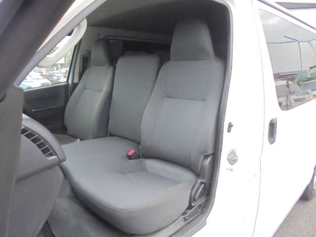 Toyota Regius Ace 6