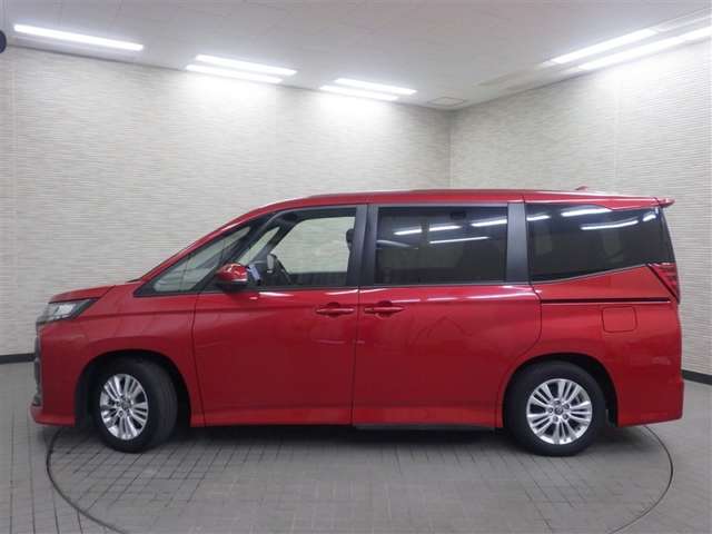 Toyota Noah 5