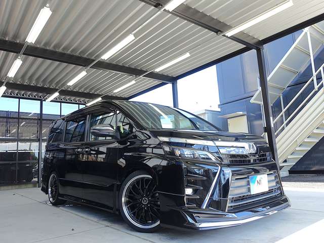Toyota Voxy 12