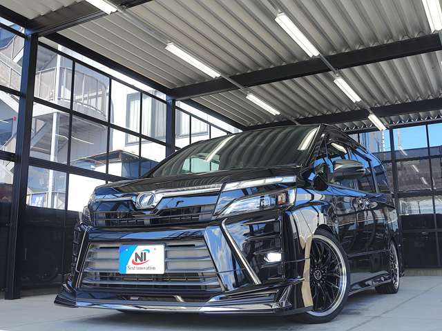 Toyota Voxy 3