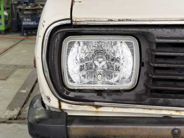 Nissan Sunny Truck 12