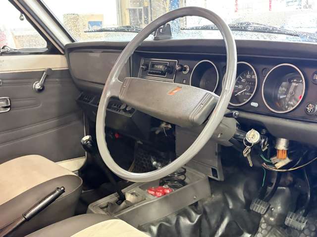 Nissan Sunny Truck 2