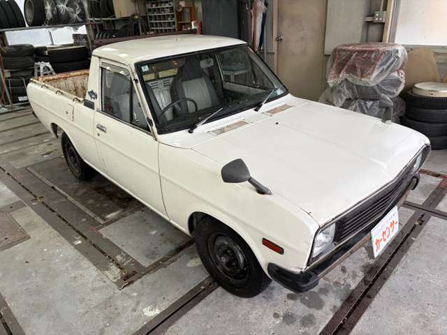 Nissan Sunny Truck 5