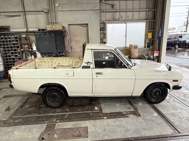 Nissan Sunny Truck 6