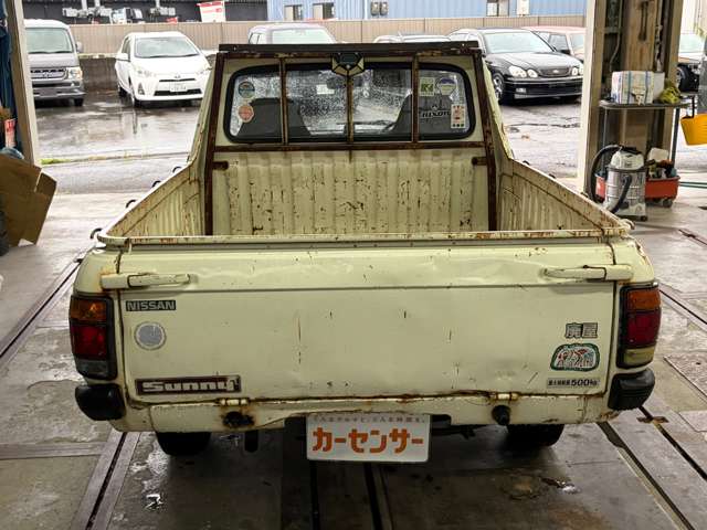 Nissan Sunny Truck 8