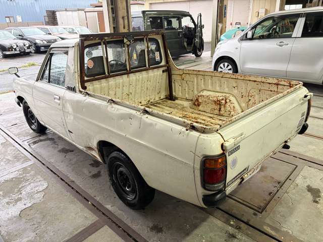 Nissan Sunny Truck 9