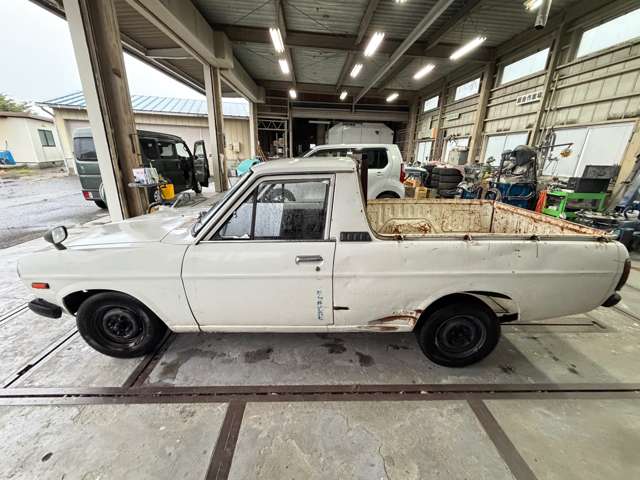 Nissan Sunny Truck 10