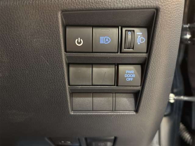 Toyota Voxy 11