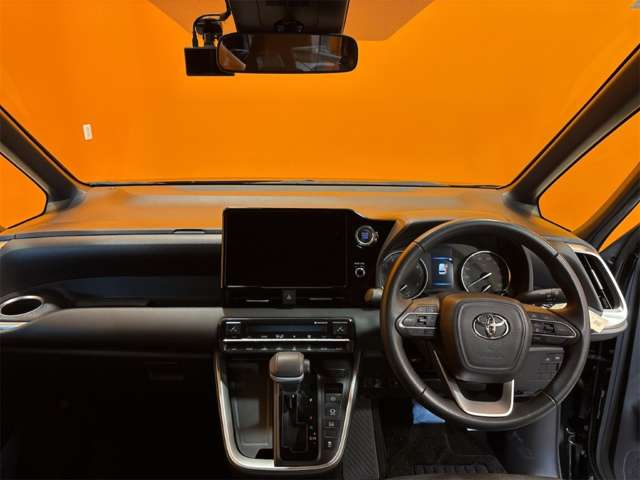 Toyota Voxy 2