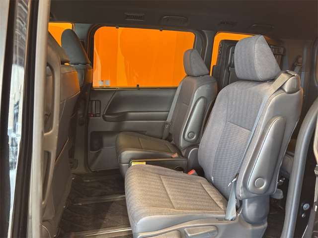 Toyota Voxy 8