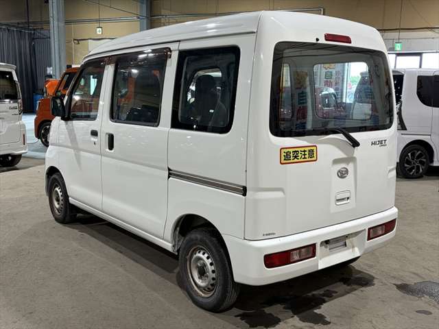 Daihatsu Hijet Cargo 6