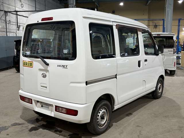 Daihatsu Hijet Cargo 7