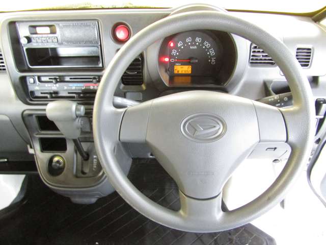 Daihatsu Hijet Deck Van 5