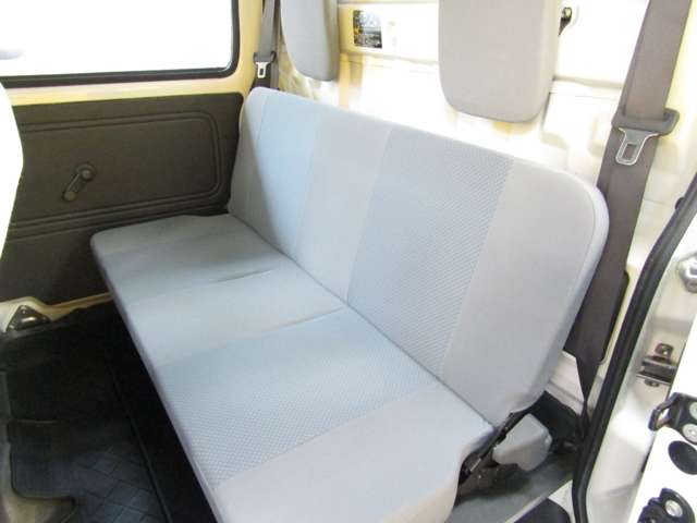 Daihatsu Hijet Deck Van 8