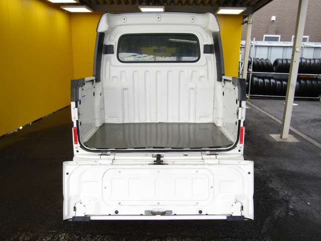 Daihatsu Hijet Deck Van 9