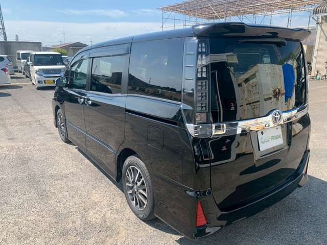 Toyota Voxy 12
